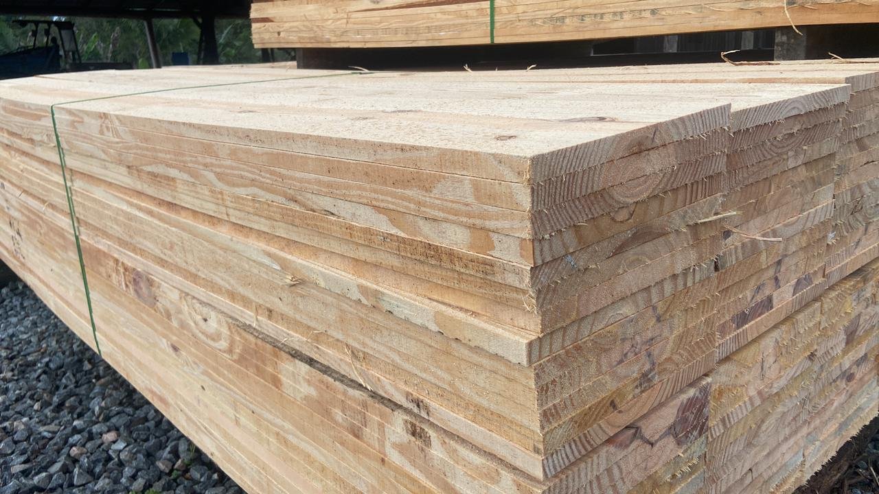 Tábuas de Pinus — material do portfólio da Delta Representações