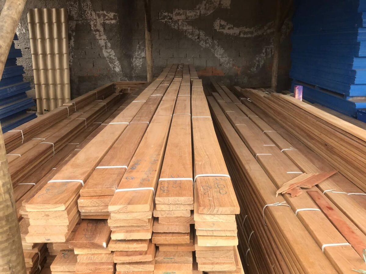 Portais e alizares — material do portfólio da Delta Representações
